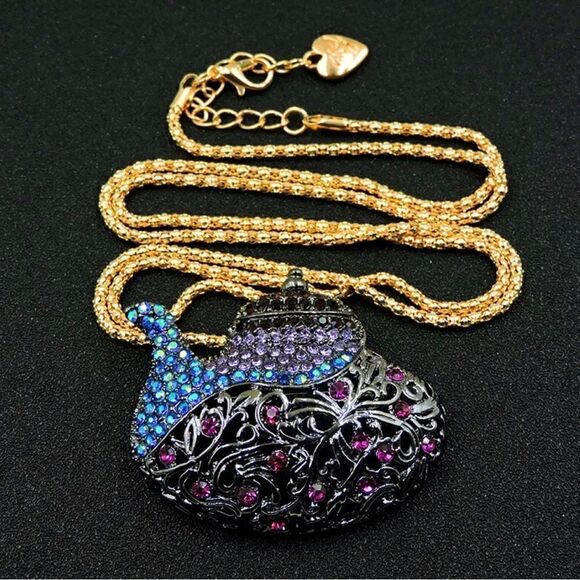 Blue Crystal Elegant Pendant Chain Necklace NWOT - Picture 1 of 3